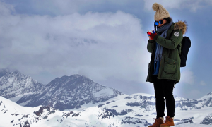 telefono montgna neve ragazza