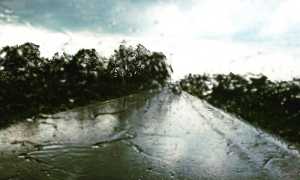 temporale pioggia strada auto