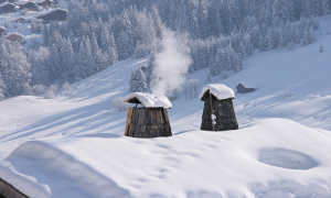 tetto neve fumo