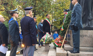 unita ityalia caduti monumento maddona neve pizzi corona alloro