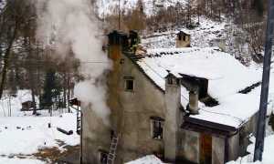 varzo incendio baita fumo