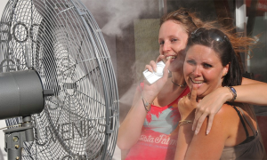 ventilatore ragazze caldo 2