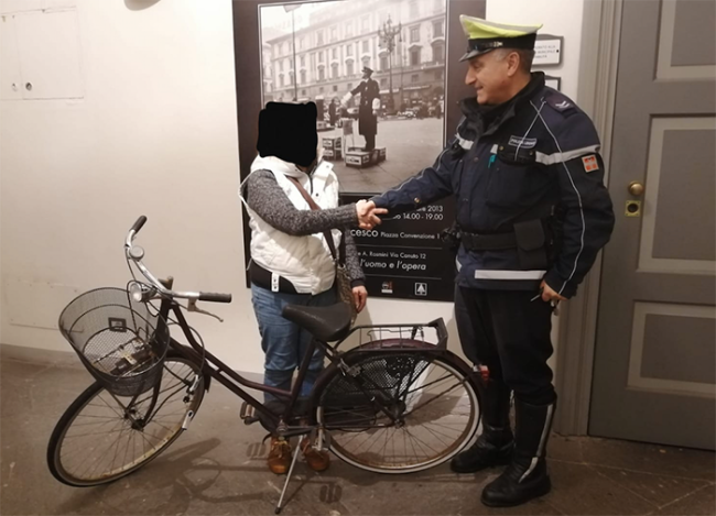 vigile bicicletta domo polizia locale
