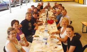 volontari trontano pranzo