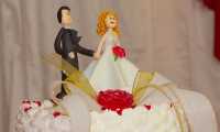 wedding cake toppers 267809 640