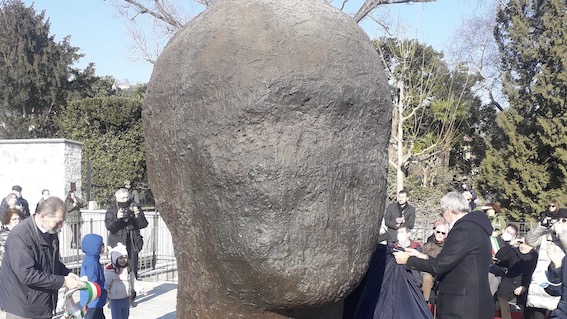 meina statua 1