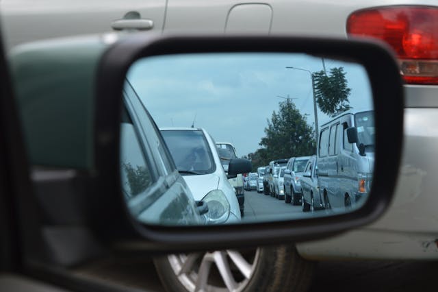 traffico auto coda specchietto