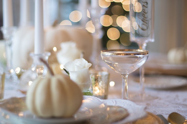 holiday table 1926946 640