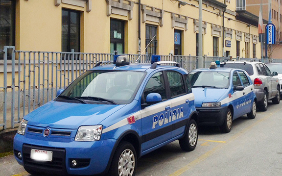 ok.lungo caserma polizia
