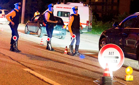 posto blocco notte carabinieri polizia finanza