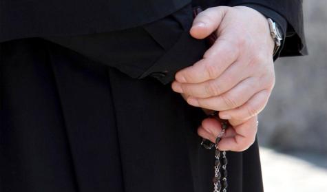 sacerdote anonimo