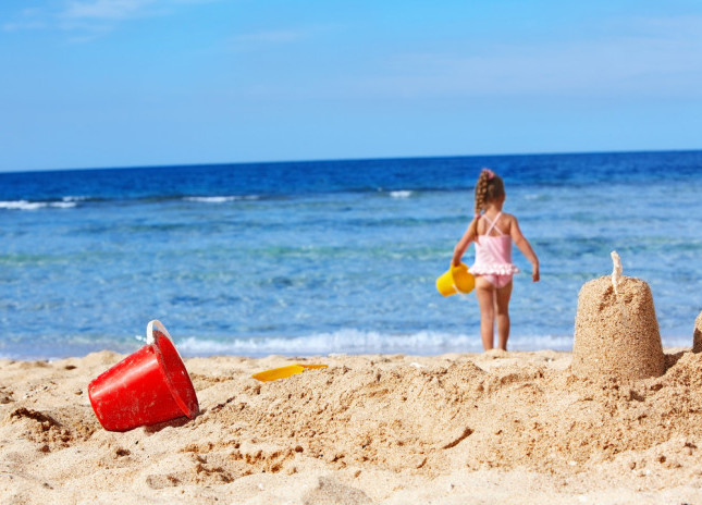 spiaggia bambina