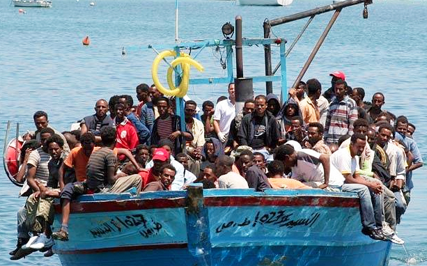 migranti barca profughi