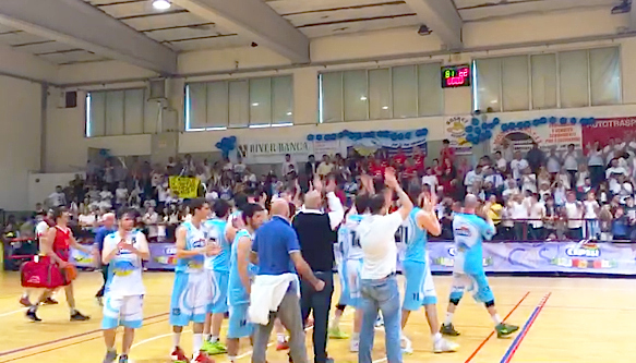 poli opposti basket pubblico