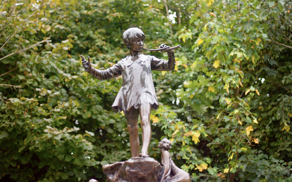peter pan statua