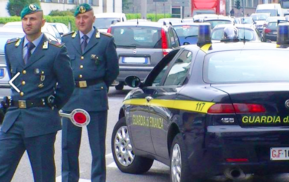 finanzieri auto paletta
