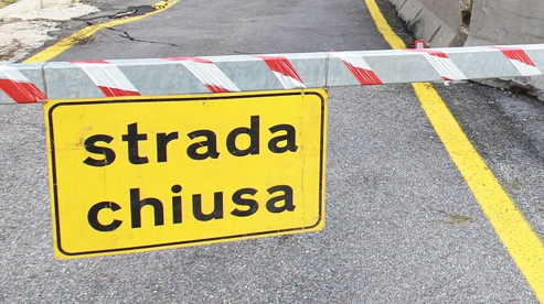 strada chiusa cartello
