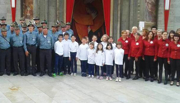 alpini cori insieme bandiera