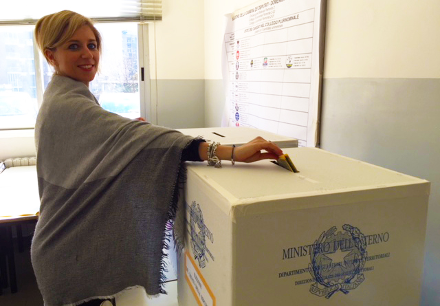 votazione urna scheda politiche 18 seggio