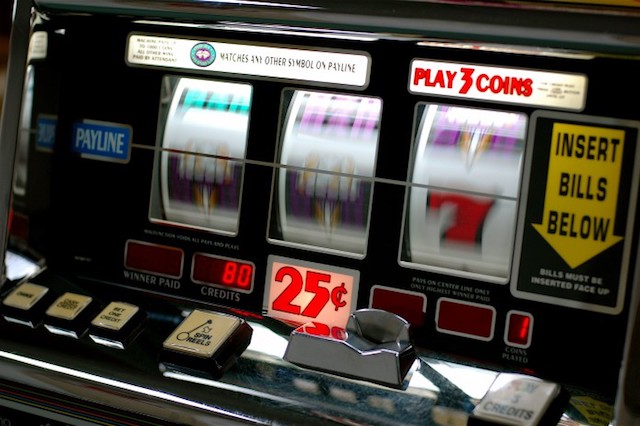 Slot machine 696x463