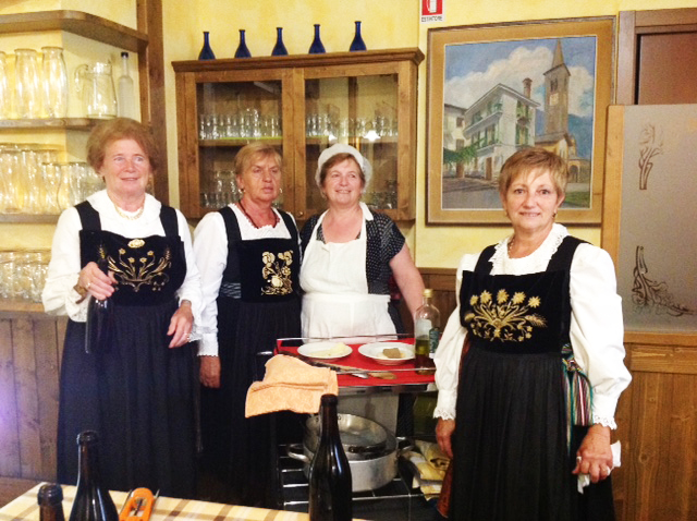 basnnio donne costume folk festival immateriale