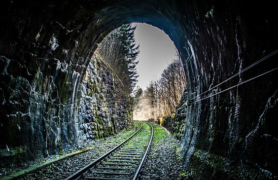 fuga tunnel ferrovia