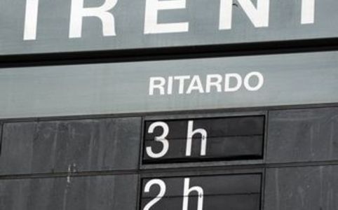 treni ritardo