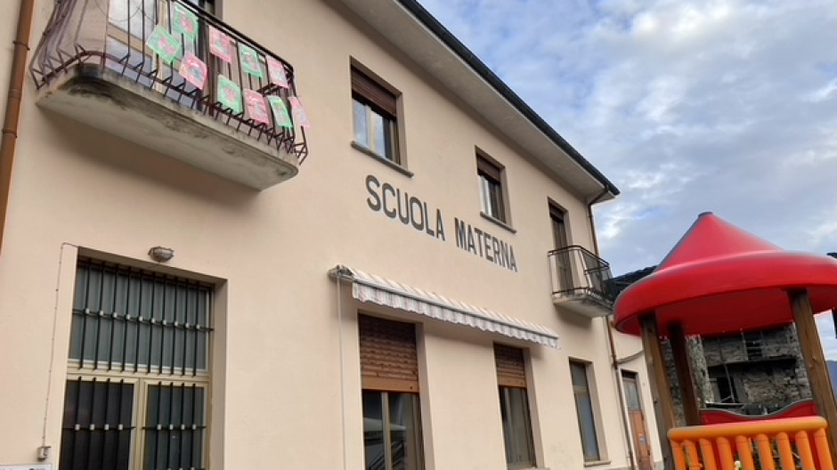 Dalla città alla piccola scuola montana: a Borgomezzavalle arrivano i bimbi di Villa