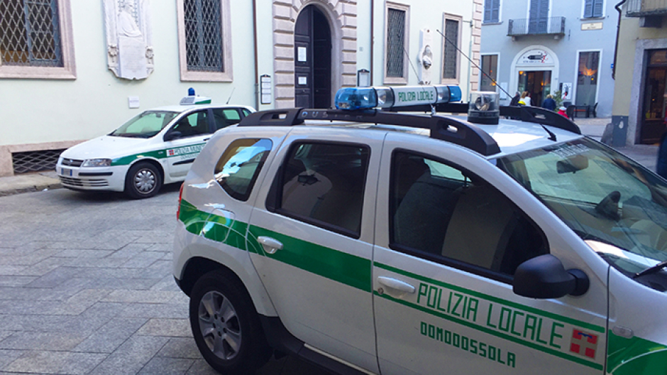 Domodossola, 20enne denunciato per il danneggiamento di un apparecchio comunale