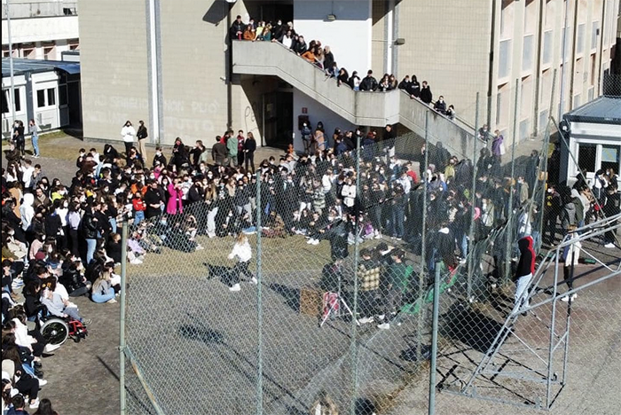 Dagli studenti del liceo “Spezia” solidarietà al popolo dell’Ucraina. Venerdi manifestazione in piazza