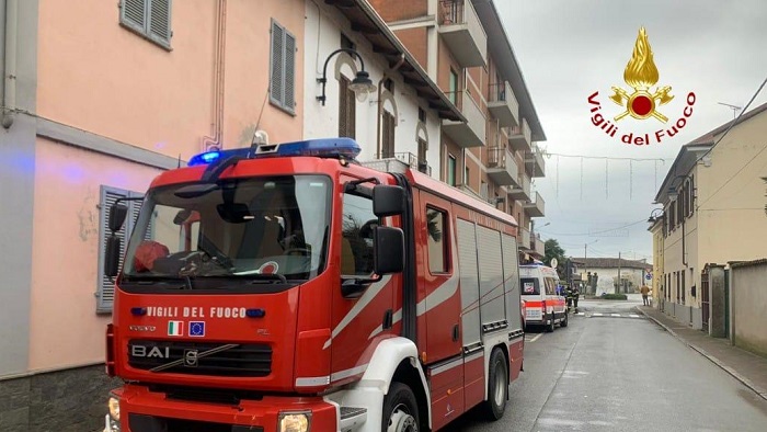 Incendio in un capannone a Biella