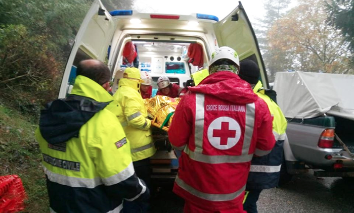 La pioggia battente non ferma la grande esercitazione di Protezione Civile a Premosello e Vogogna