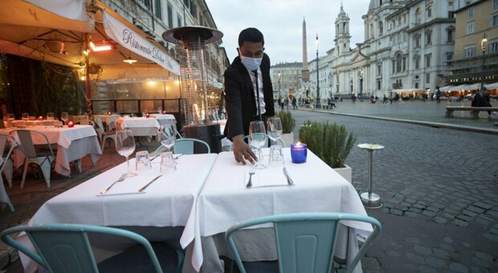 La Svizzera verso il lockdown di bar e ristoranti