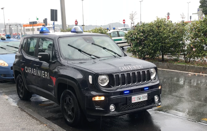 Rovesciò il banchetto di Arcigay e urlò frasi omofobe: anziano denunciato 