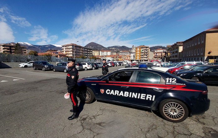 Cinquantaduenne entra in casa della ex e resiste ai carabinieri: arrestato