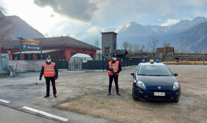 Vogogna, lite al pub: picchia i compagni, minaccia e insulta i carabinieri, arrestato