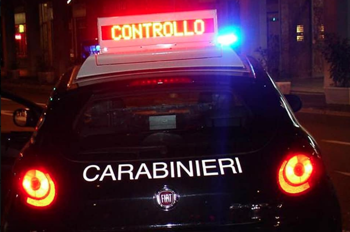 Ristorante trovato aperto dopo le 18. Multa e clienti fatti uscire dal locale