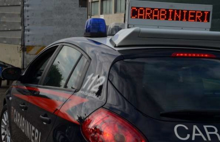 Hashish in auto, 25enne denunciato