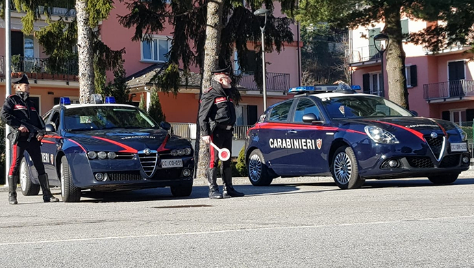  Automobilista 46enne investe due uomini sulle strisce pedonali e scappa: subito identificato e denunciato