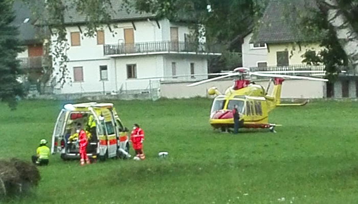 Elitrasportata in ospedale l'anziana donna investita a Druogno