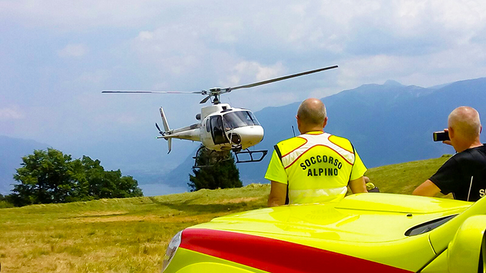 Cade per un centinaio di metri lungo un dirupo. 33enne elitrasportato in codice rosso a Novara