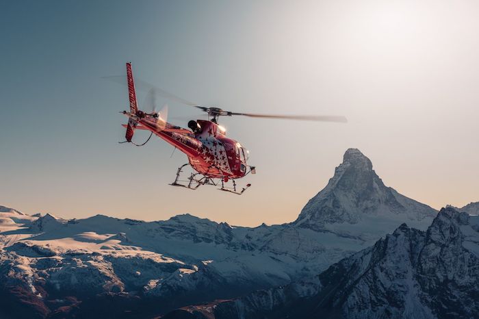 Zermatt: rimane attaccato ad una corda a quota 4200 per tutta la notte, era mal equipaggiato. Salvo