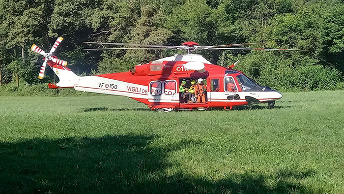 Perdono il sentiero per tornare. Due escursionisti inglesi recuperati dall'elicottero dei Vigili del fuoco