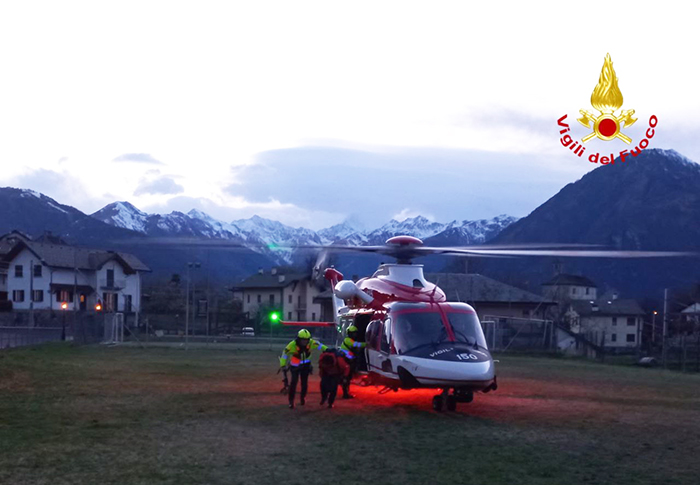 Persona in difficoltà nel bosco, interviene l'elicottero dei Vvf