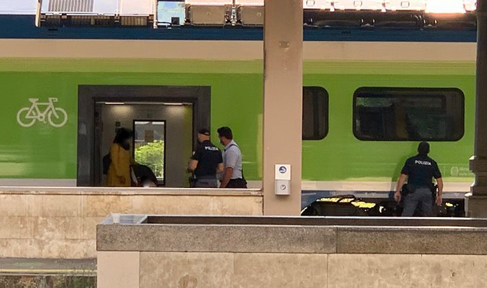 Domo: attraversano a piedi i binari della stazione. Multati in quattro