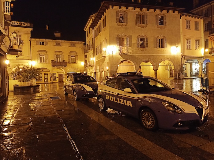 Notti del Carnevale: controlli serrati della polizia su strade e nei locali