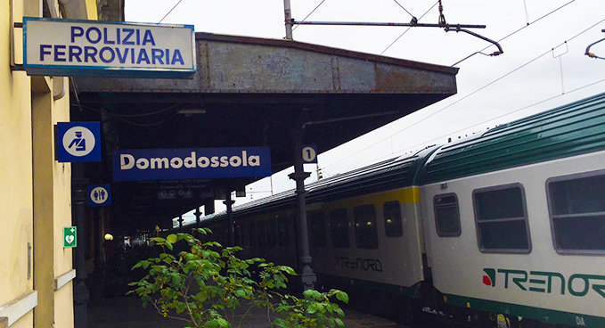 Borseggiatore clown in stazione a Domo: la Polizia ferroviaria indaga 