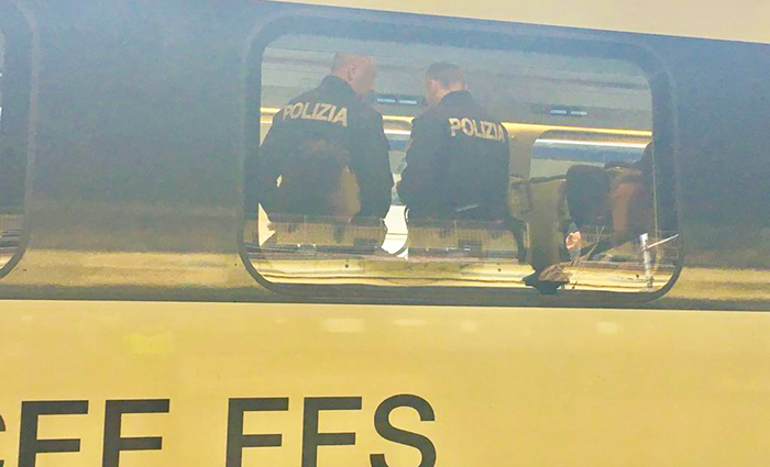 Trovato con due orologi di lusso non dichiarati sul treno tra Ginevra e Milano. Cinese denunciato