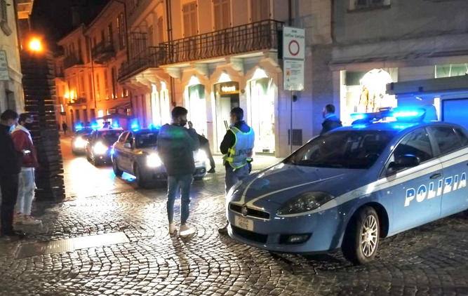 Sono 6 i multati senza la mascherina durante il coprifuoco a Domodossola, 2 sanzioni per ubriachezza molesta