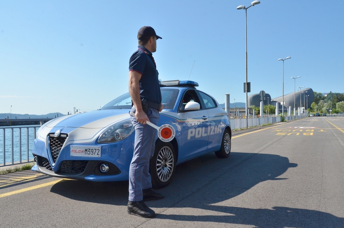 “Canne” con vista panoramica, multa e patente ritirata